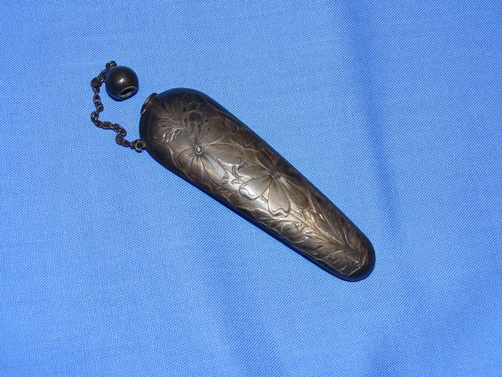 C.1900 Sterling Silver Fancy Floral Engraved Perfume Bottle 19g: VERY NICE FANCY STERLING MARKED PERFUME BOTTLE, MONOGRAMMED TO THE BACK, IT IS MISSING THE CORK STOPPER. MEASURES APPROC. 3 1/2" LONG OVERALL AND WEIGHS 19 GRAMS.