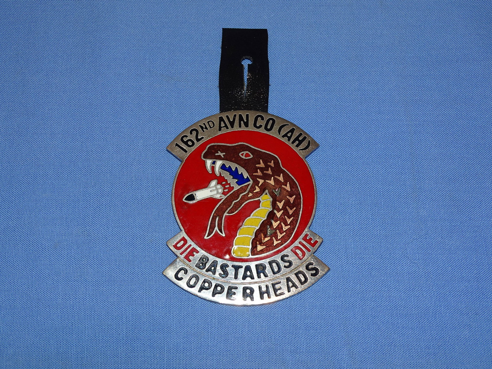 Original Vietnam War Era Patch, Enamel Pocket Hanger 162nd AVN CO (AH) COPPERHEADS: SUPER NICE METAL POCKET HANGER INSIGNIA FOR THE 162nd AVN CO (AH) COPPERHEADS. NICE ENAMEL WORK.