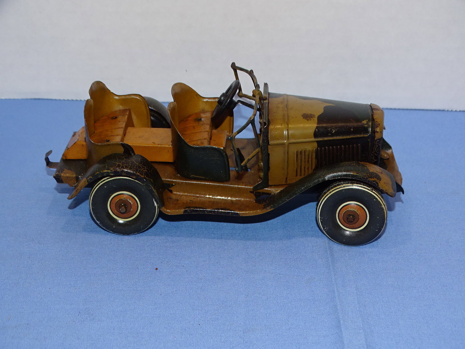 Pre-WWII German HAUSSER Tin Wind-Up Car Camoflage (1 of 7)