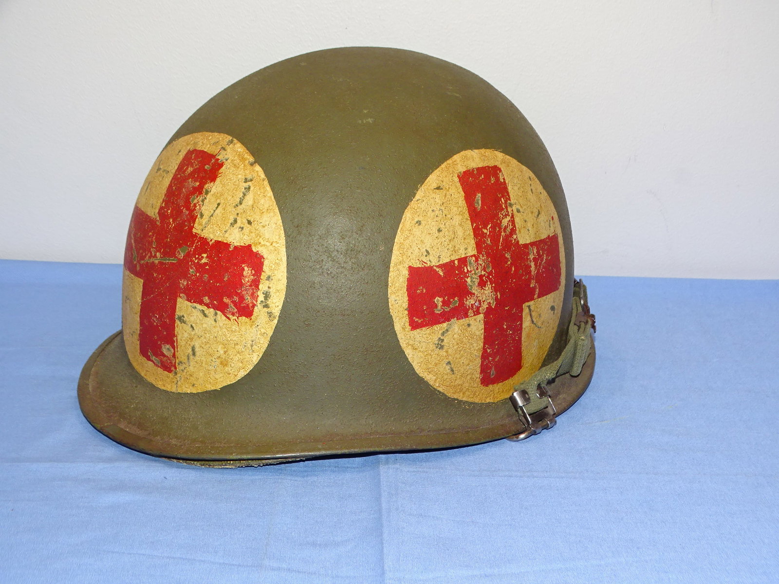 Vietnam War Era Combat Medic Painted M-1 M1 Helmet: NICE HONEST VIETNAM WAR ERA M-1 HELMET WITH PAINTED ON MEDIC IDENTIFICATION.