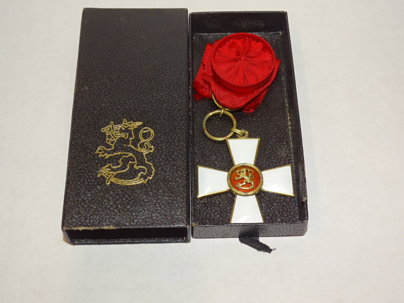 WWII Finland Finnish Order of the Lion, Cased Medal (1 of 9)
