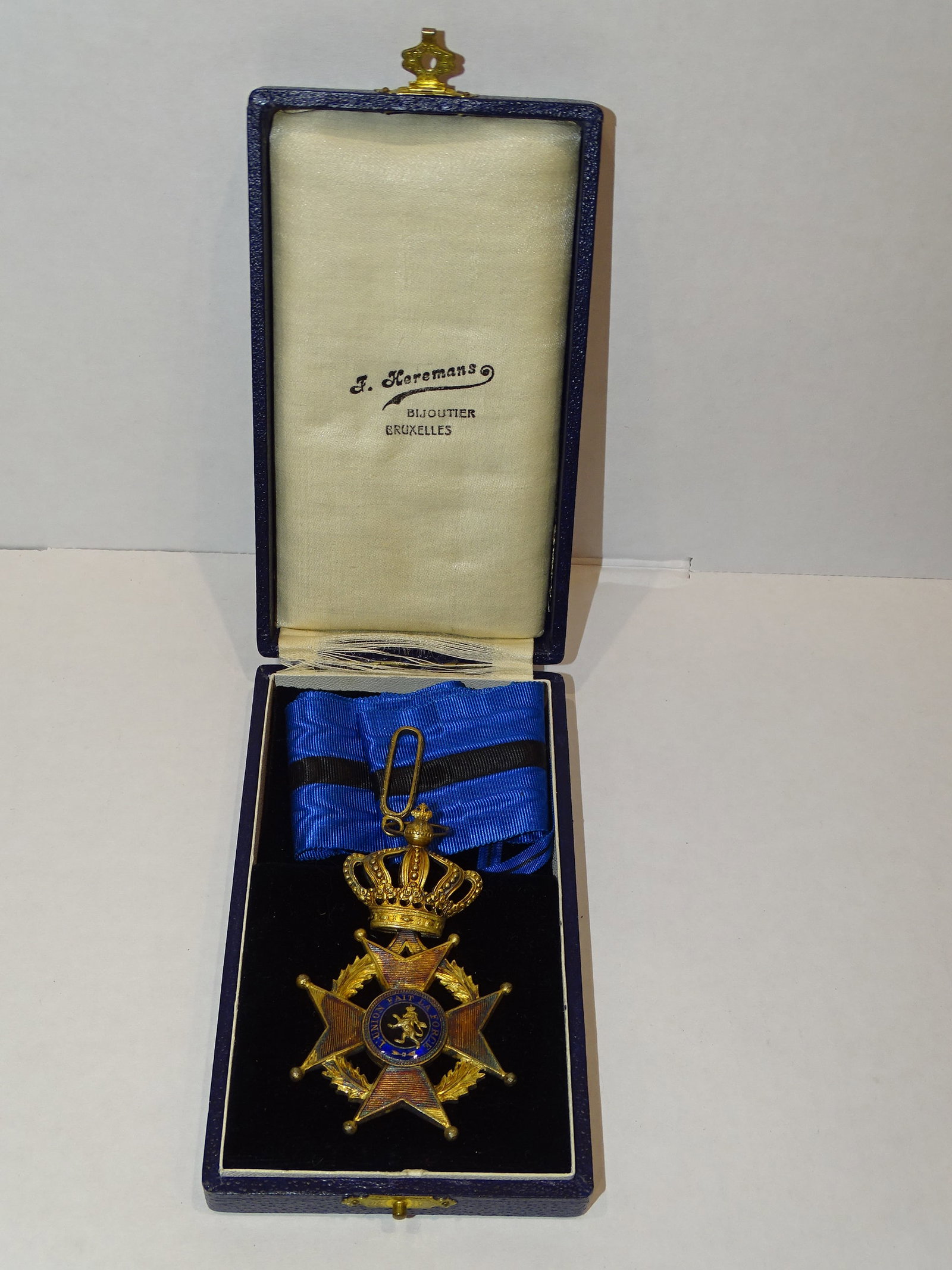 WWII Belgium Belgian Order of Leopold II Neck Badge, Cased Medal (1 of 9)