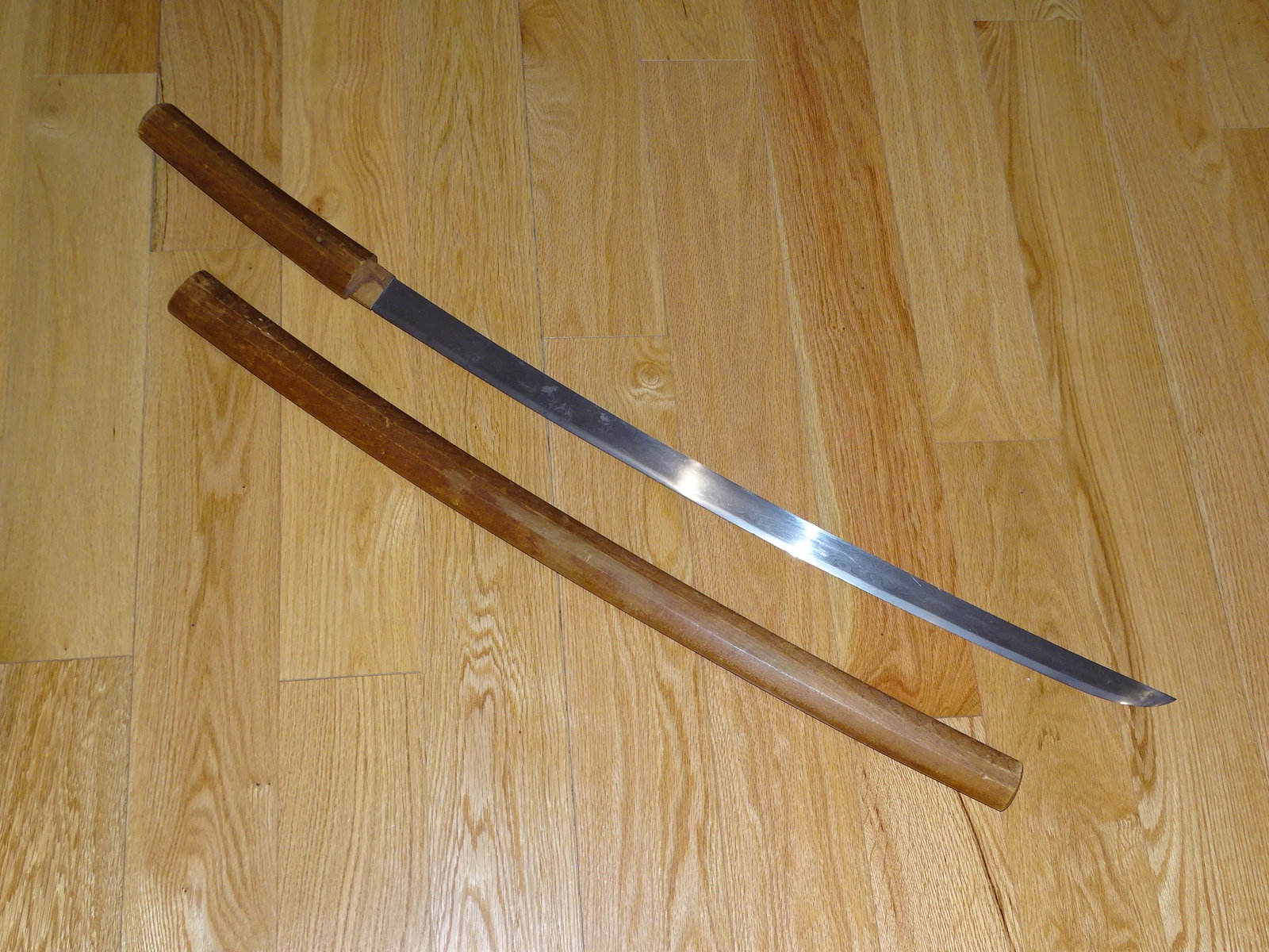 Japanese Samurai Sword, HIRA-ZUKURI Tachi / Katana 28 1/2" Nagasa, Signed: SA: OLD JAPANESE SAMURAI SWORD IN RARE HIRA-ZUKURI SHAPE FOR A TACHI. THE SWORD IS MOUNTED IN OLD PLAIN SHIRASAYA. IT HAS A 28 1/2" NAGASA OR CUTTING EDGE, AND MEASURES APPROX. 1 3/8" WIDE AT THE MACHI, A