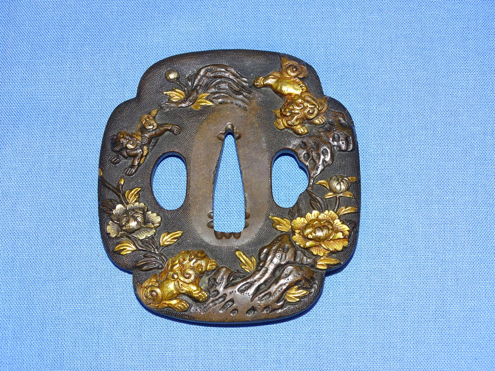 Japanese Samurai Sword Guard TSUBA, Shakudo Nanako & Gold Foo Dogs: JAPANESE SAMURAI SWORD TSUBA, SHAKUDO NANAKO WITH SHI-SHI AND FLOWERS IN HIGH RELIEF.