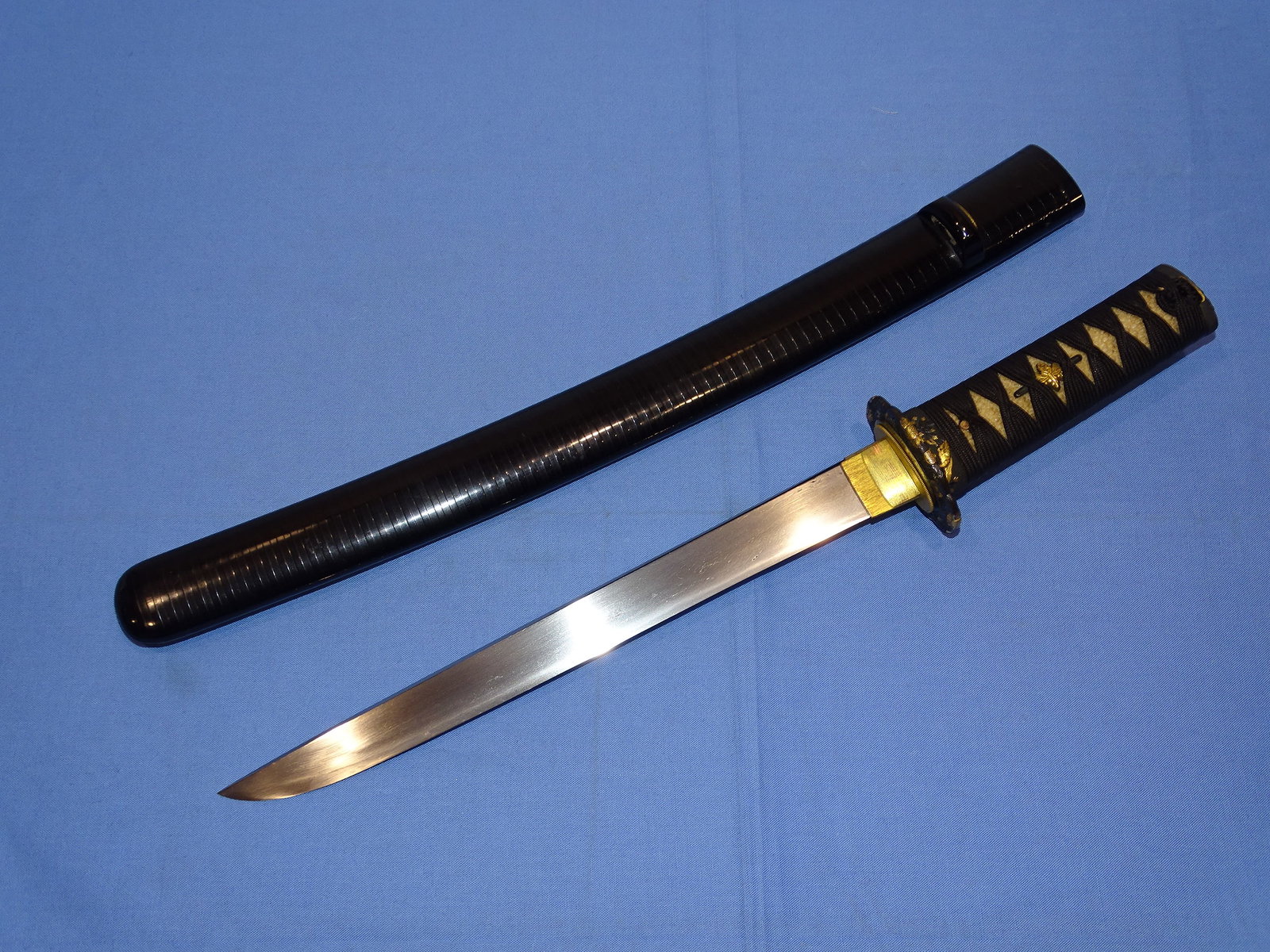 Japanese Samurai Sword, Tanto with Very Nice Fittings: JAPANESE SAMURAI SWORD TANTO MOUNTED DECEPTIVELY TO BE SEEN AS A LONGER WAKIZASHI. VERY NICE OVERALL QUALITY AND CONDITION. THE MOUNTS ARE NEAR PERFECT WITH SHAKUDO AND GOLD METALWORK. THE SAYA IS BLA