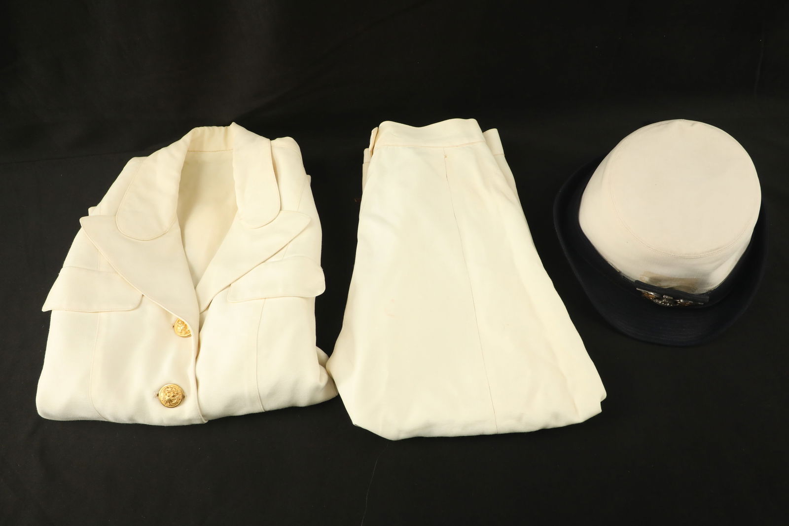 US Navy Post-WW2 Women’s Chief Pharmacist Mate CPO Badged White Summer Service Dress Uniform: Women also served in the US Navy during WW2, in the female naval organization created in July 1942 known as the “WAVES”, as nurses, pharmacist mates, clerical staff, and in other capacities to