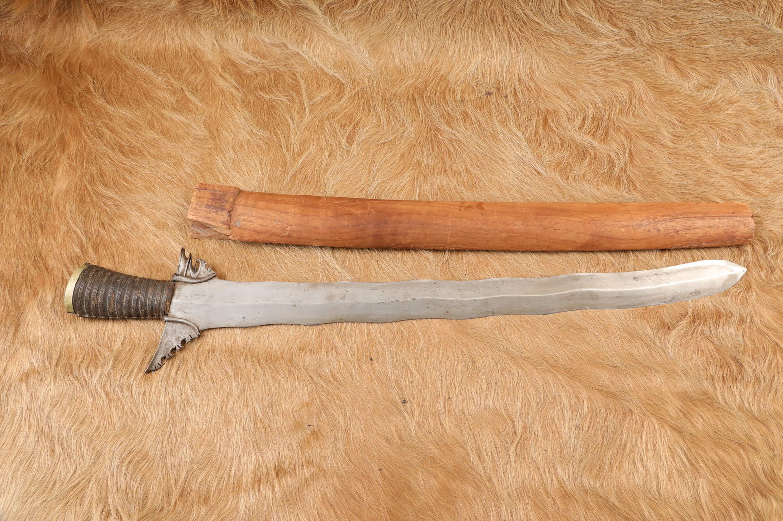 Antique 1900s Philippine Insurrection Moro Keris Native Warrior Kris Sword & Sheath: After the United States’ victory in the Spanish-American War, the US gained Guam, Cuba, Puerto Rico, and the Philippines as territories, and the US Army faced a grueling 15 year campaign to quel