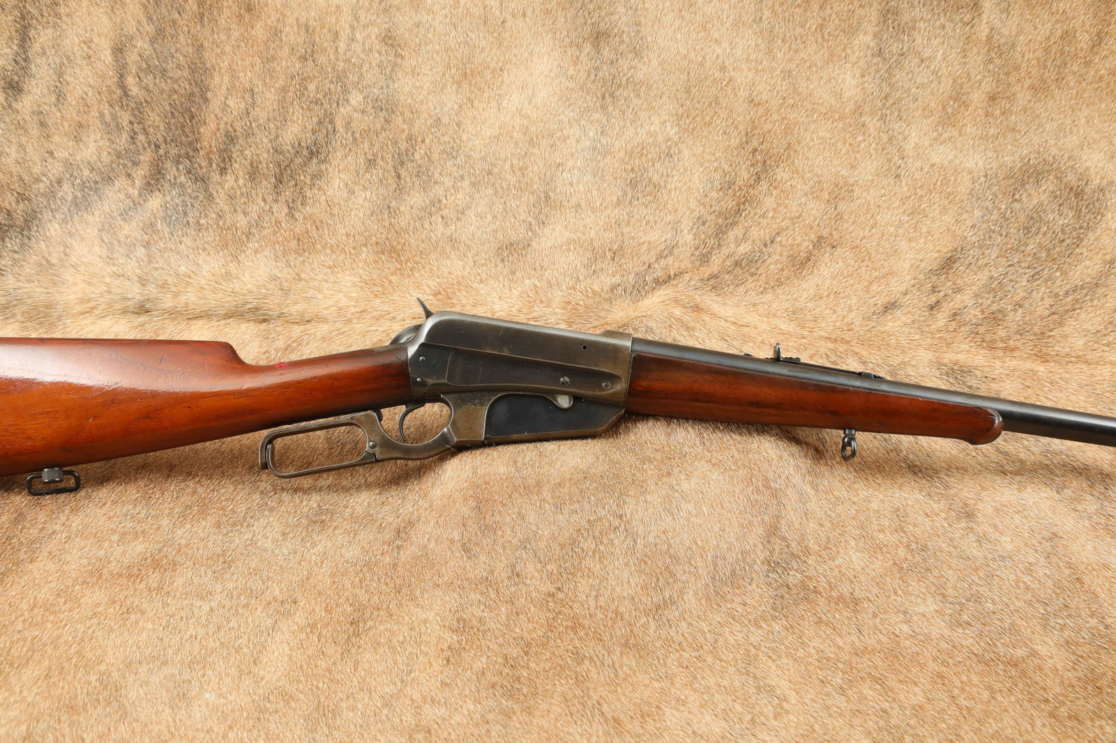 Winchester Model 1895 .30-06 Springfield Box Magazine Lever Action Rifle, 1921 C&R: Make: Winchester Model: 1895 Serial Number: 402483 Year of Manufacture: 1921 Caliber: .30-06 Springfield (.30 Government '06) Action Type: Lever Action with Internal Box Magazine Barrel Length: 24" <