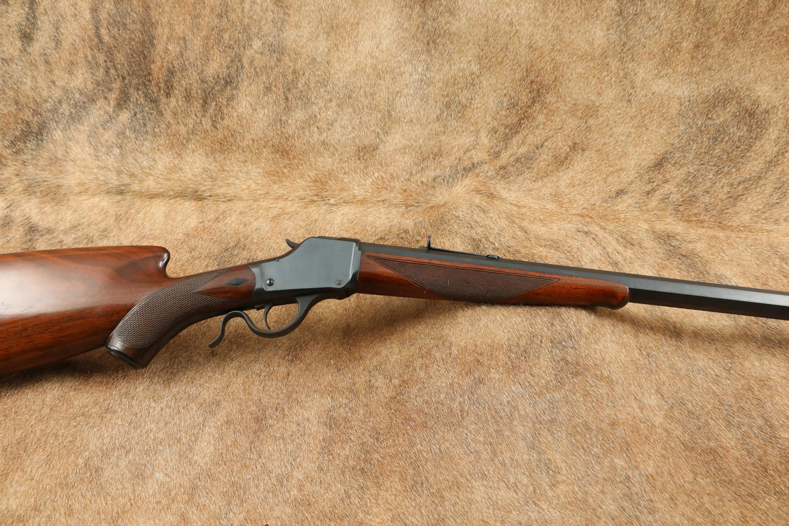 Winchester 1885 .40-65 Win. Deluxe Black Diamond Schuetzen Style Target Rifle MFD 1907 C&R: Make: Winchester Model: 1885 High Wall Schuetzen Serial Number: 95472 Year of Manufacture: 1907 Caliber: .40-65 Winchester Centerfire Action Type: Single Shot Falling Block Rifle Barrel Length:
