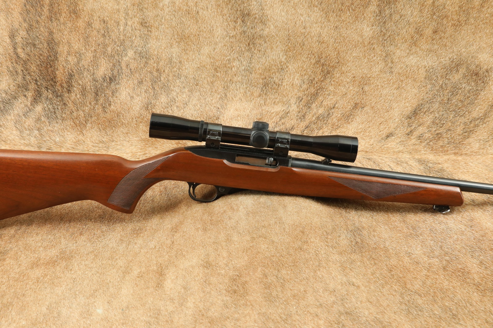 Sturm Ruger 10/22 Deluxe Carbine 18.5” .22 LR Semi-Auto Rifle 1981 & Scope: Make: Ruger Model: 10/22 Carbine Serial Number: 122-00550 Year of Manufacture: 1981 (https://www.ruger.com/dataProcess/serialHistory/) Caliber