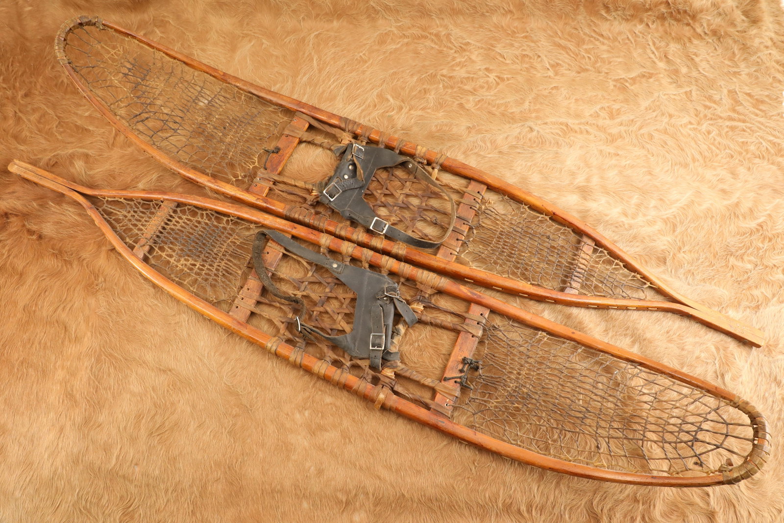 US Army WW2 10th Mountain FSSF Full Size 10x58" Snowshoes 1943: The US Army saw the success of German mountain troops in Norway, and quickly created its own elite mountain unit, the 10th Mountain Division. Elements of the 10th were among the only US units deployed