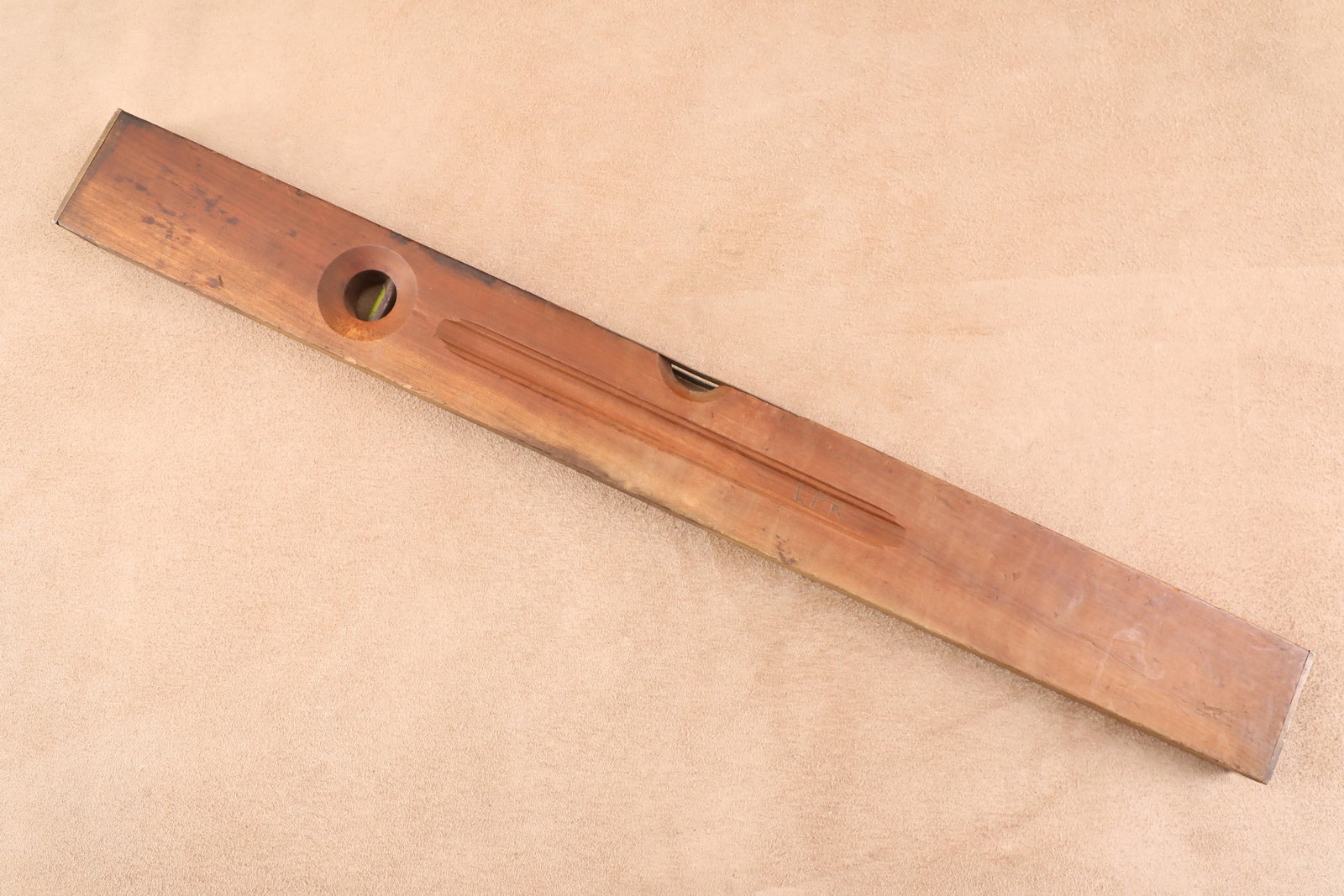 Antique 1920s Winchester Model 9827 Wood and Brass 30" Bubble Level: Very Good Condition. Some scattered scuffing and darkening. Missing the horizontal bubble. Fully functional vertical bubble. Brass reinforced sides. Stamped on the brass plate with "WINCHESTER / TRADE