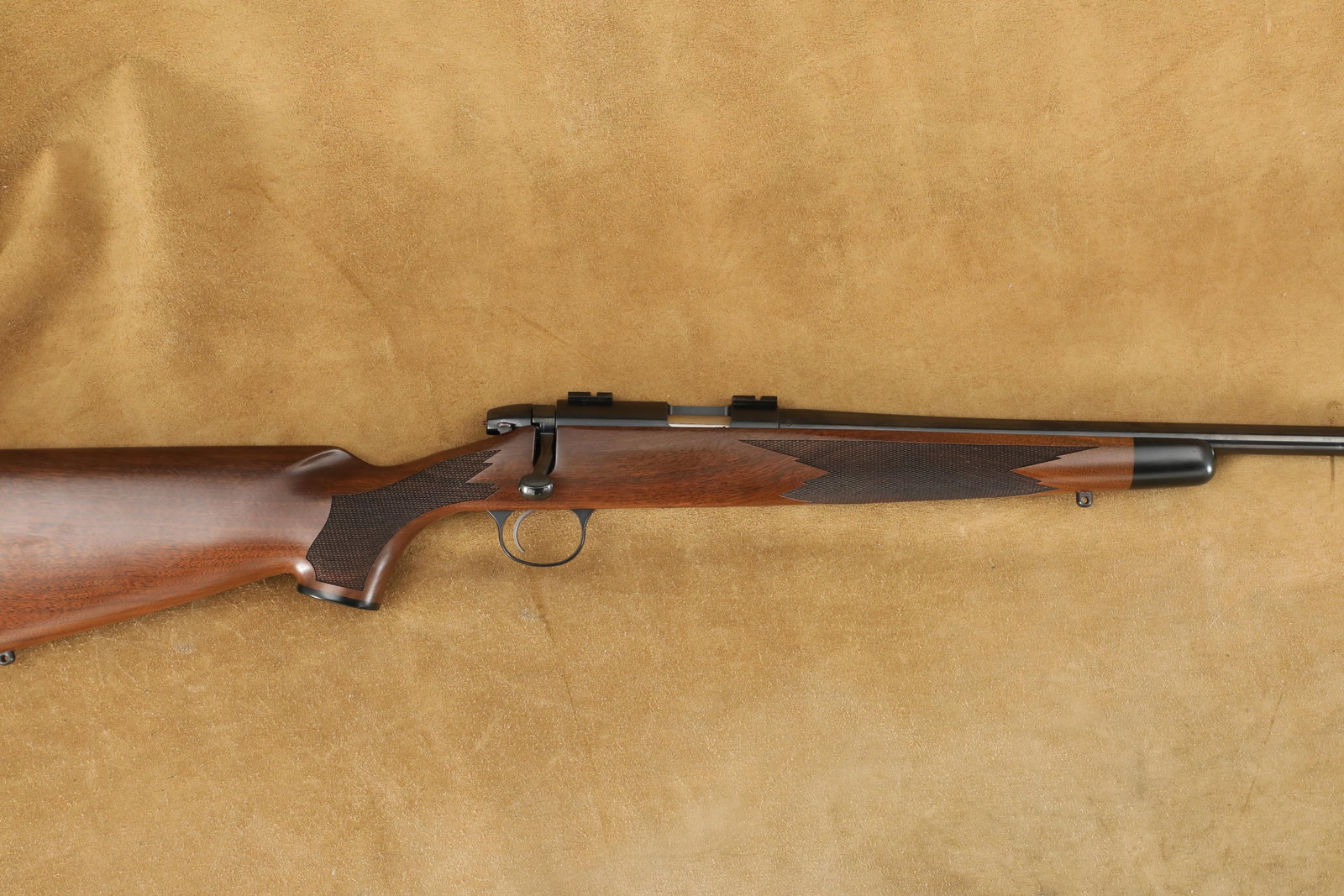 Remington Ilion Custom Shop Model 547 Classic Shilen Barrel .17 HMR Bolt Action Rifle, Ca. 2000s: Make: Remington Custom Shop Model: 547 Classic Serial Number: 54701264 Year of Manufacture: Ca. Early 2000s Caliber: .17 HMR Action Type: Bolt Acti