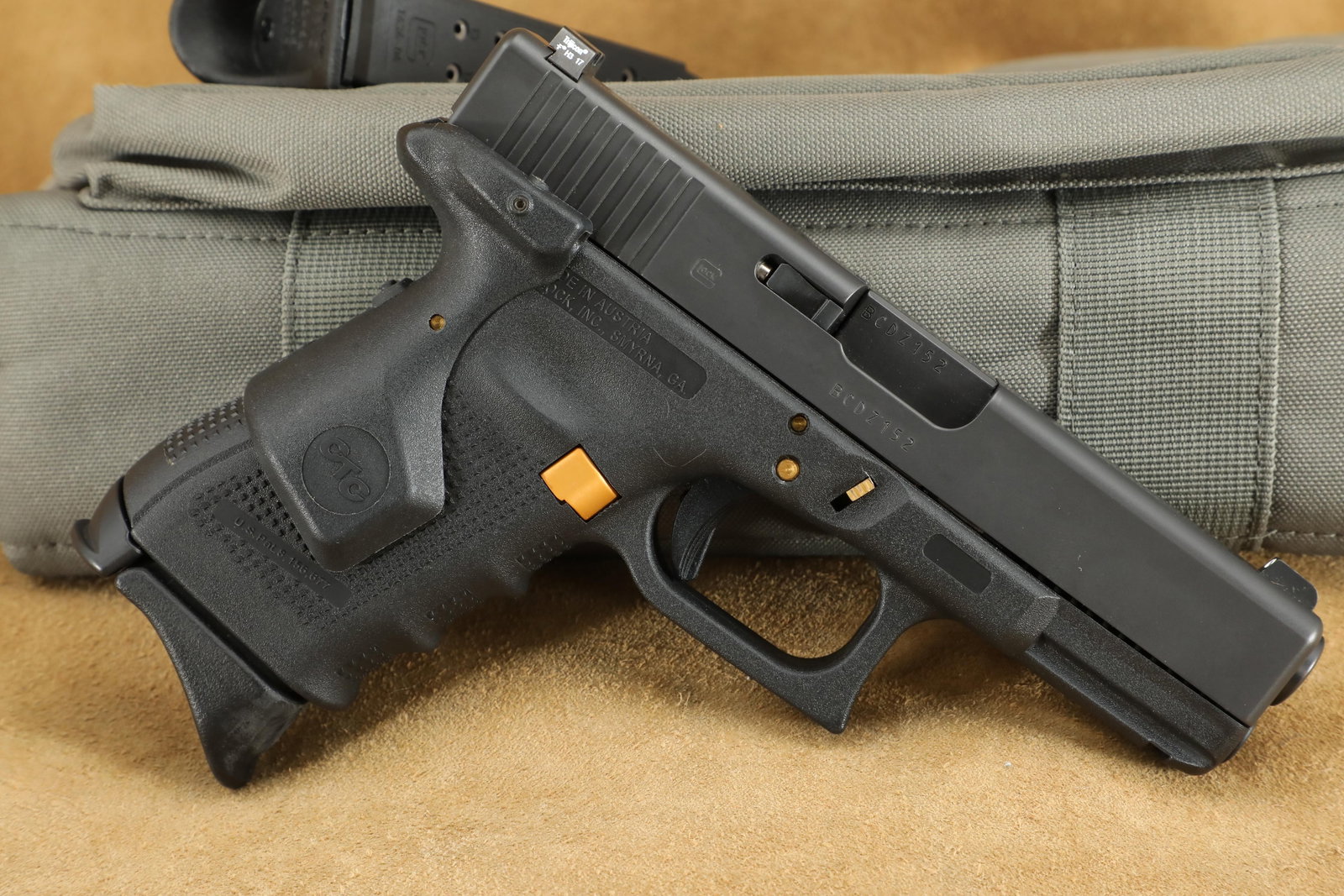 Custom Glock 23 Gen. 4 .40 S&W 4.02" Semi Automatic Striker Fired Pistol & Two Mags (1 of 20)