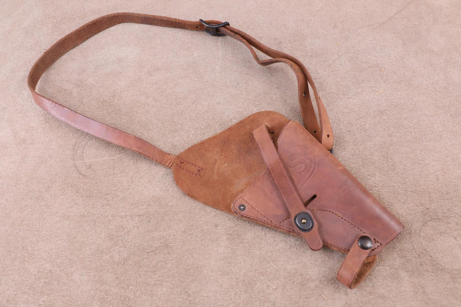 US Navy Korean War Pilot Smith & Wesson .38 Special Victory Revolver Leather Shoulder Holster (1 of 11)