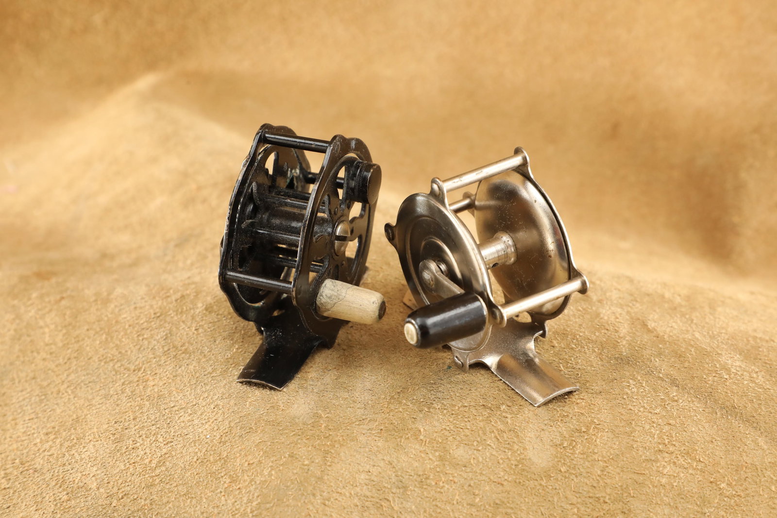 Lot of 2 Antique 1920s Winchester Fishing Reels, 1 5/8" Model 1321, & 1 3/4" Model 1135: Good to Very Good Condition. Moderate scraping to the bone handle and loosening to the mount of the Model 1135. Some minor denting to the Model 1321. Fully functional bait clickers on both. Both reels