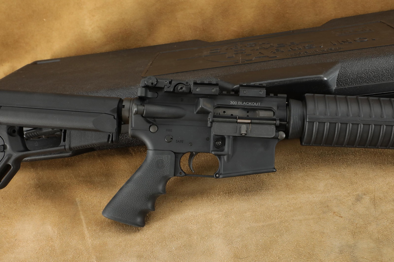 Rock River Arms LAR-15M .300 AAC Blackout 16" Semi Automatic AR-15 Style Rifle & Case (1 of 20)