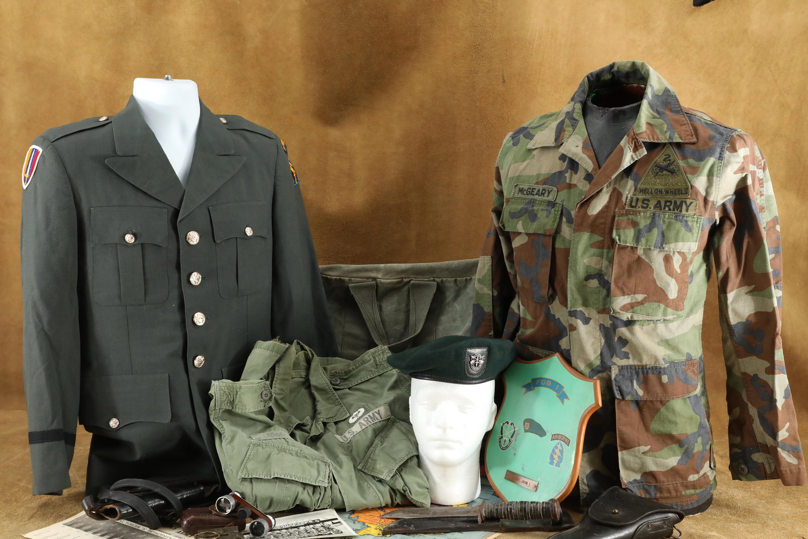 US Army Vietnam Special Forces NCO Badged 2nd Pattern Jungle Jacket, 5th SF Green Beret & Plaque Lot: Good Condition. In regards to the jungle jacket, the size tag is missing from the inside neck, and there's heavy tearing along the interior back collar, some scattered fraying and whitish paint staini