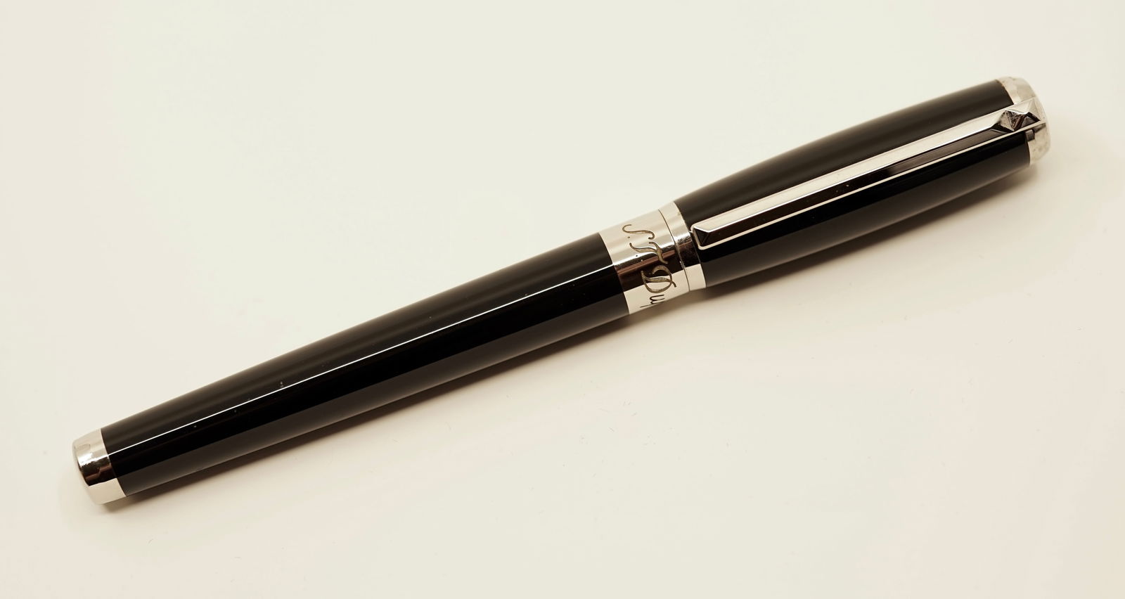 S.T. Dupont Atelier Rollerball Pen Black Lacquer, Boxed (1 of 4)