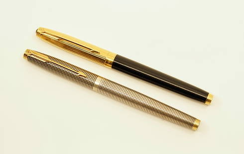 Parker 75 Made in France Fountain Pen Lot (2): Parker 75 French lot (2). The lot consists of a 75 with gold filled cap and jewel top in black lacquer along with a Cisele sterling silver pen. Overall good to excellent condition. The gold filled cap