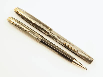 Waterman Stalwart Canadian Service Fountain Pen Set: Waterman Stalwart set in leather Service Set case. A grey Marble Stalworth set with a flexible Waterman 2A 14k fine nib in a leather Waterman’s Service Set case. Overall excellent condition. Pen was