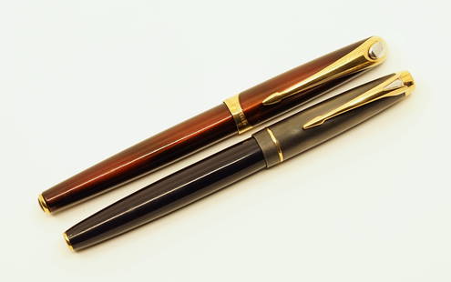 Parker Modern Ellipse & 100 Model Fountain Pens: Parker Ellipse & 100 model pens. The lot consists of an Ellipse in red lacquer with fine 18k nib along with 100 in Grey Smoke GT (gold trim) with medium nib. Overall excellent condition, both pens hav