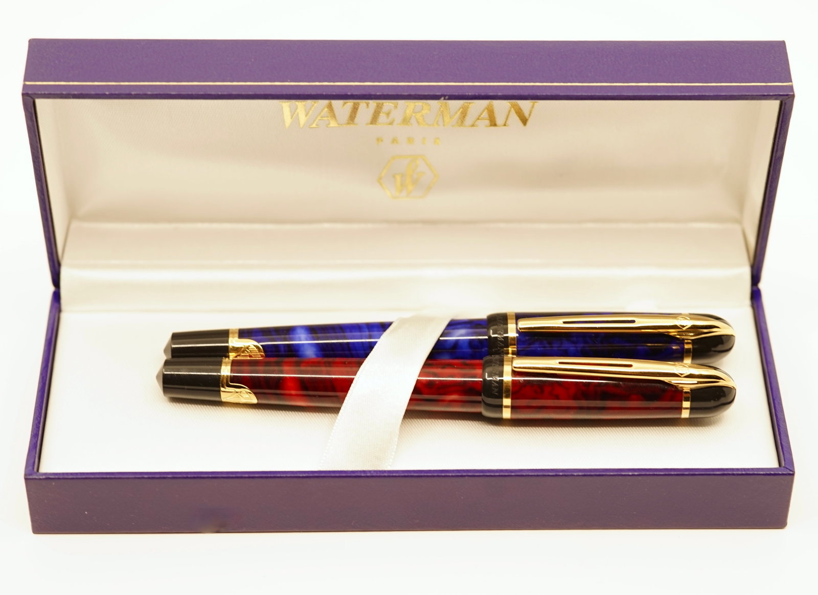Waterman Phileas Fountain Pens, Boxed (2): Waterman Phileas fountain pens (2) boxed. Housed in one box are a pair of Phileas fountain pens in blue and red marble. Overall near mint condition, both with fine nibs. The blue marble appears unused