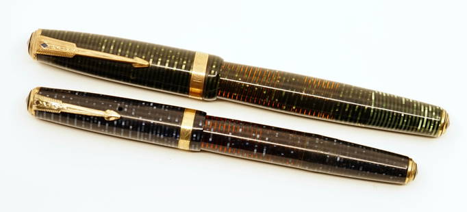 Parker Vacumatic Double Jewel Fountain Pens: Parker Vacumatic double jewel lot (2). The lot consists of an Emerald Pearl Major with striped bottom jewel with 14k two tone fine nib, together with a Azure Blue Pearl Debutante pen with 14k two-tone