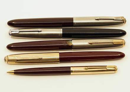 Parker 51 Aerometric Fountain Pen & Pencil Lot (5): Parker 51 Aerometric fountain pens (4) and pencil (1). The lot consists of a Burgundy (richer shade) fountain pen and pencil set with gold filled caps, Burgundy fountain pen with Lustraloy cap and gol