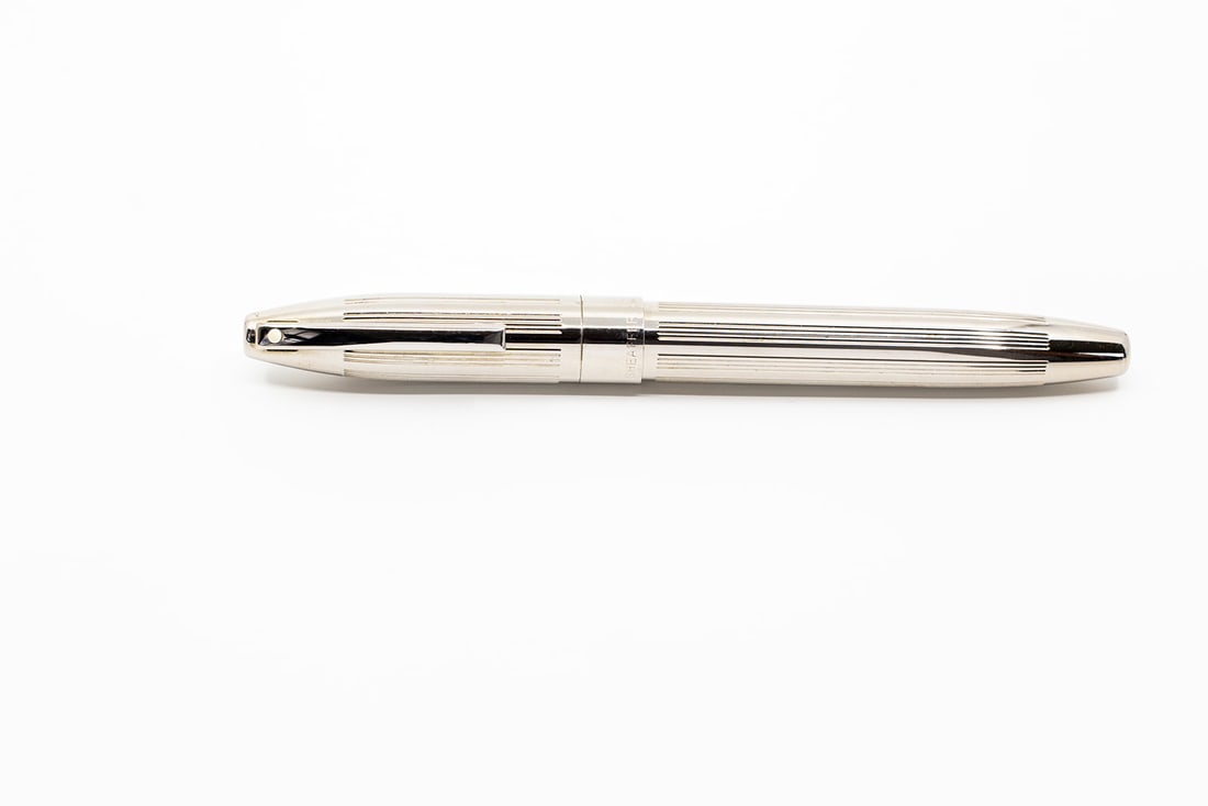 Sheaffer Legacy Deep Cut Palladium Plate Fountain Pen (1 of 3)