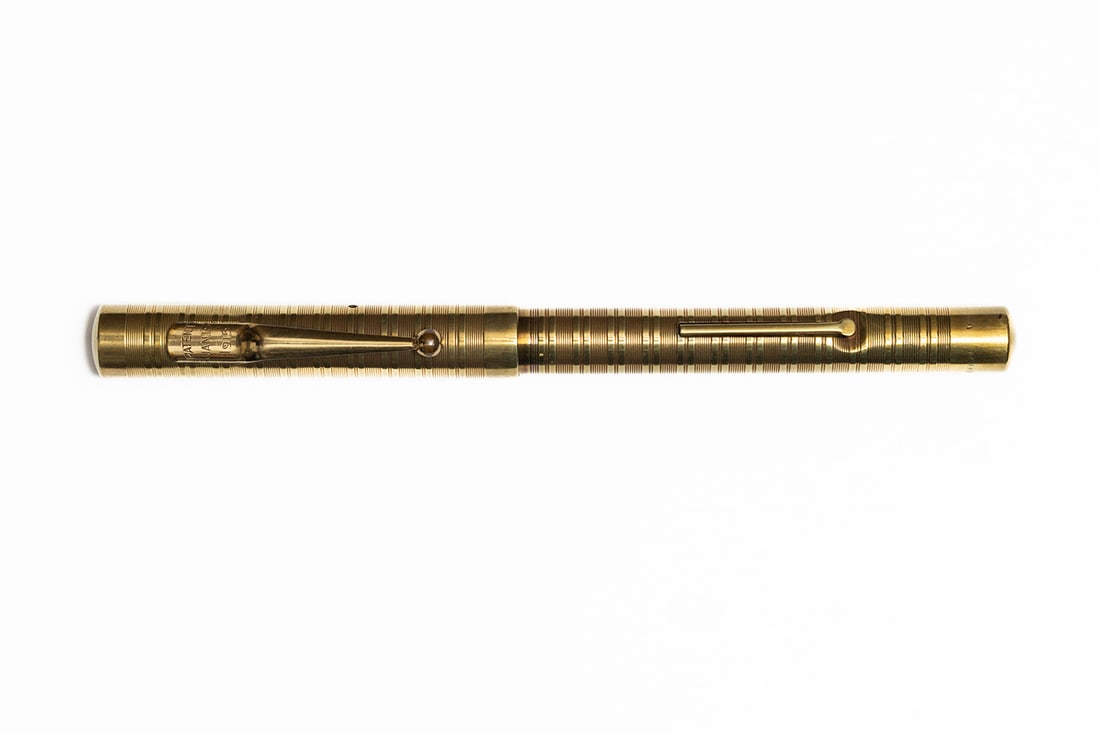 Mabie Todd Swan 14K Solid Gold Fountain Pen: Mabie Todd Swan 14 CT solid gold fountain pen. Marked 14 CT near base of barrel and crown of cap with horizontal grooved line design pattern, fine flexible Mabie Todd Swan 14 K nib. Length 5 1/4" and