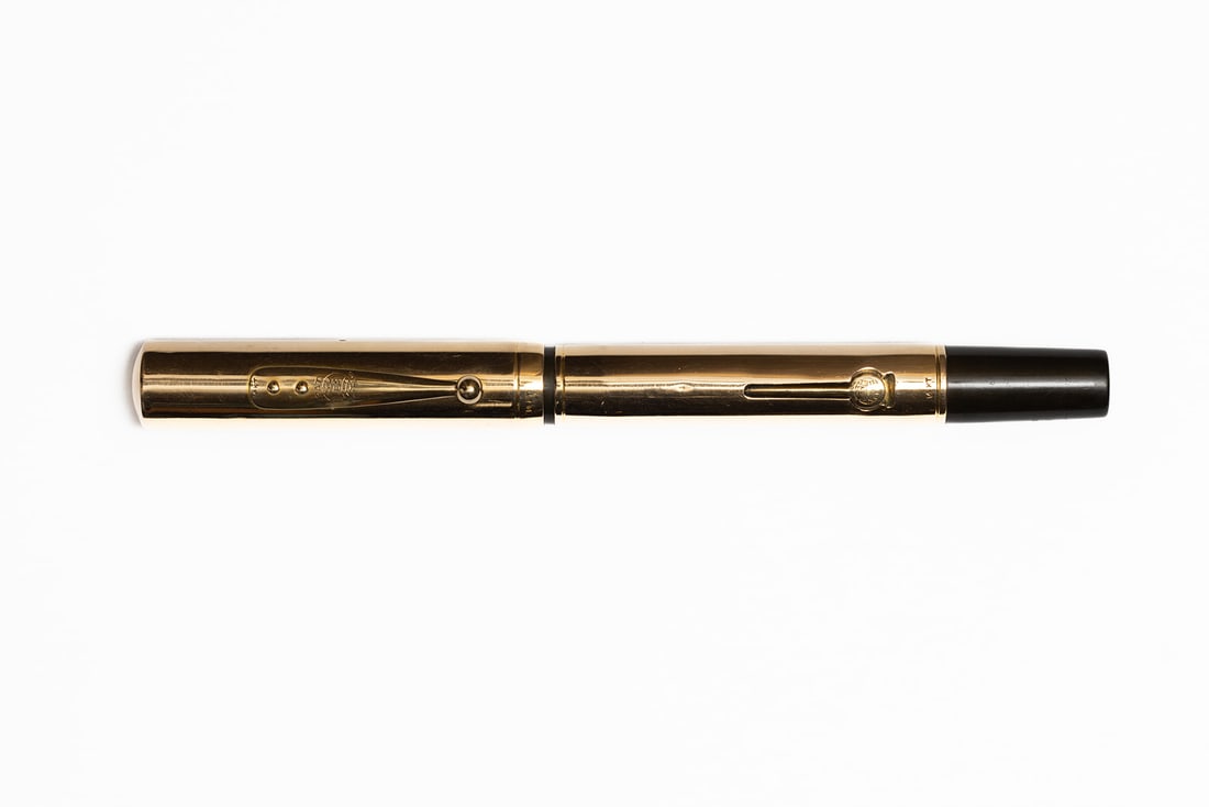 Waterman Ideal 554 Solid 14K Gold Overlay Fountain Pen: Waterman 554 solid 14 K smooth gold overlay fountain pen. 4 size pen marked 14 K on clip, cap and barrel, 554 stamped on butt end of barrel (visible but worn). Manifold Waterman's Ideal 4 14 K nib. Le