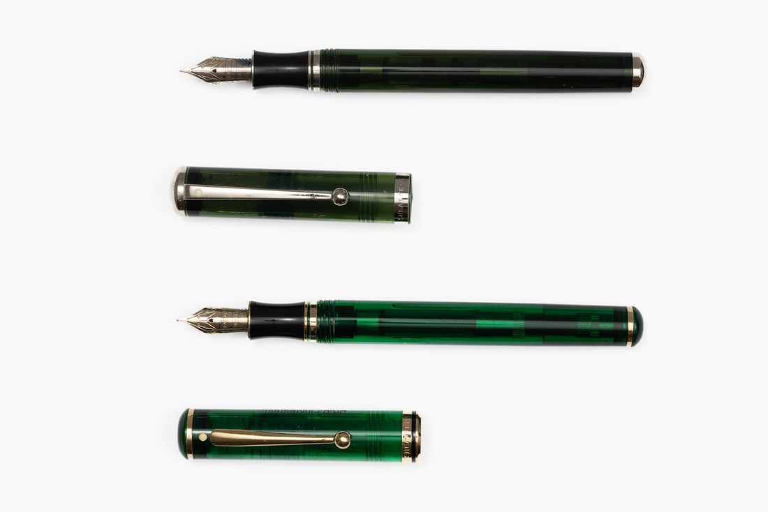 Sheaffer Levenger Connaisseur Fountain Pens: Sheaffer Levenger Connaisseur fountain pens with boxes and outer boxes. Levenger Seas Pens were made by Sheaffer and came in many colours with transparent caps and barrels. Levenger Seas I Aegean Gree