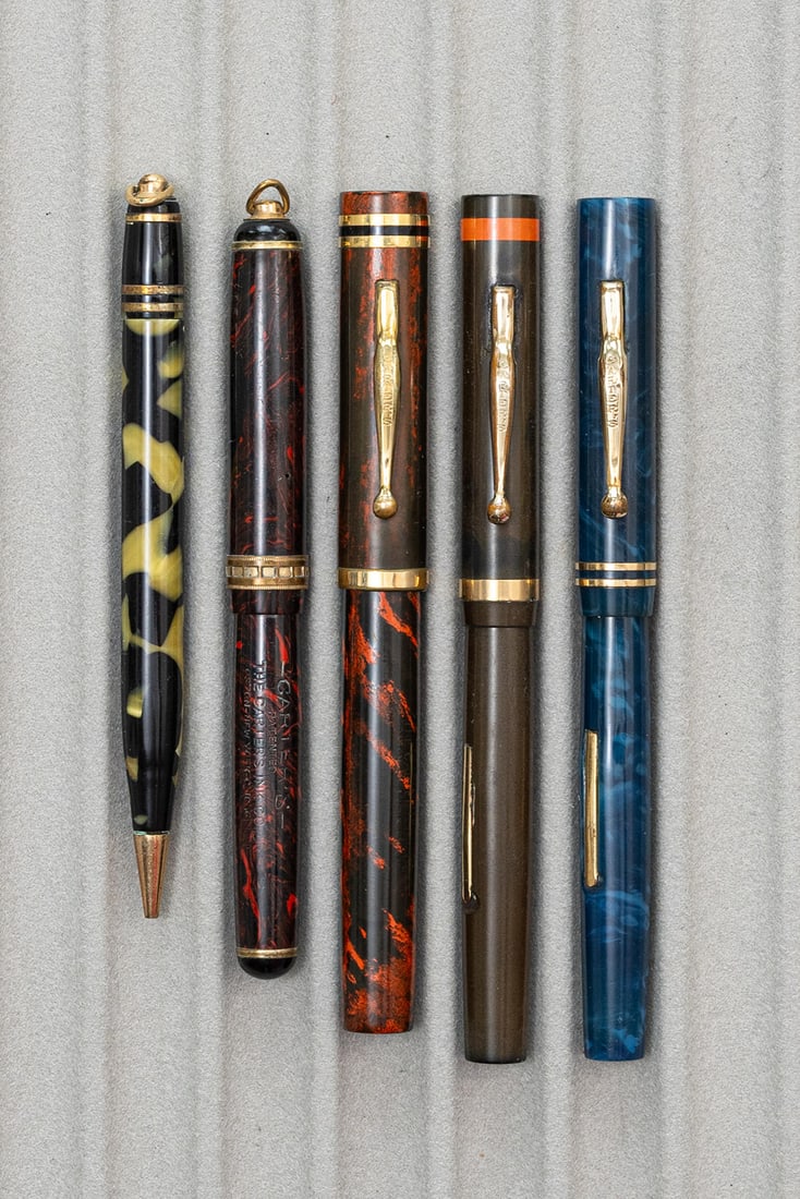 Carter Fountain Pen Lot (5): Carter fountain pen and pencil lot (5). This lot consists of five Carter pens and pencils in hard rubber and celluloid. Carter 4125 red mottled hard rubber pen, cap lip trimmed, threads slip under pre