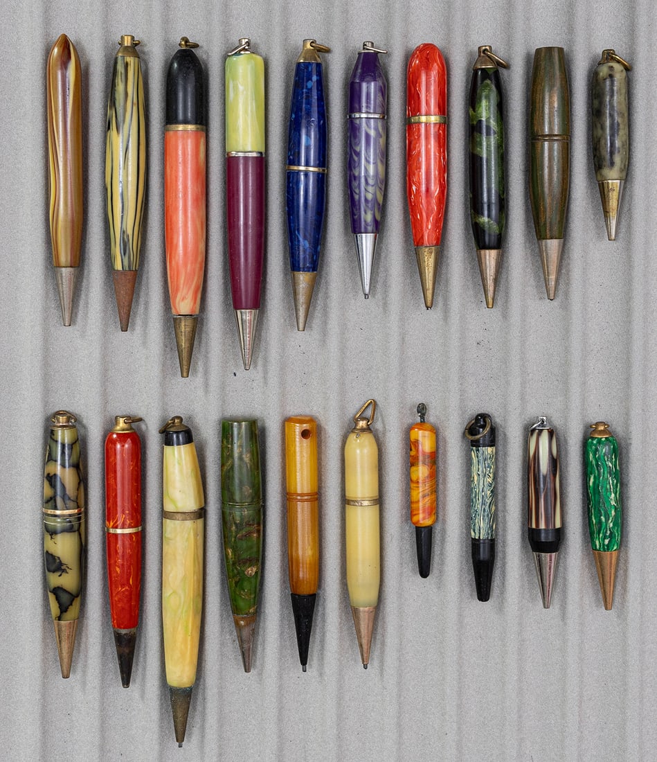 Assorted Marbleized Golf Vest Pocket Pencil Lot (20): Assorted marbleized golf vest pocket pencil lot (20), Assorted pencils in solid and marbled colours, appear to be made in USA and Japan, some with original tassels. Overall mixed condition.
