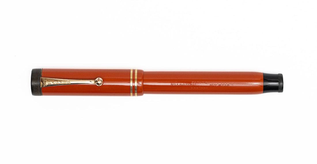 Parker Duofold Senior Red Permanite Flattop Fountain Pen: Parker Duofold Senior Red Permanite flattop fountain pen. 1928 double band Parker Duofold Senior flattop pen in Red Permanite with Parker Duofold extra fine tipped 14K nib and Lucky Curve feed. Length