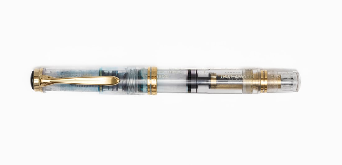 Pelikan M800 Demonstrator Fountain Pen, Boxed: Pelikan M800 demonstrator fountain pen, boxed. Demonstrator with markings on side for different components with two-tone 18K fine Pelikan nib. Length 5 1/2” and 6 1/2” posted, filling mech
