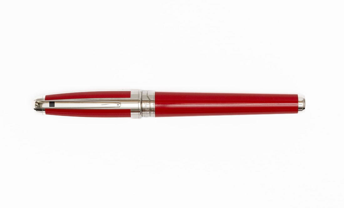 S.T. Dupont Olympio Oversized Red & Platinum Fountain Pen: S.T. Dupont Orpheo Olympio oversized red Laque de Chine and platinum fountain pen. This is the largest size of the Olympio model or extra large size, in red Laque de Chine and platinum plate. Night an