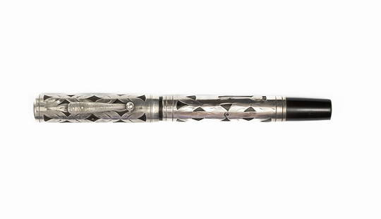 Waterman 452 Bamboo Sterling Silver Filigree Fountain Pen: Waterman Ideal 452 sterling silver filigree fountain pen. Bamboo/Trefoil pattern sterling silver filigree over black hard rubber with sterling clip, shallow marks near edge of cap crown, some discolou