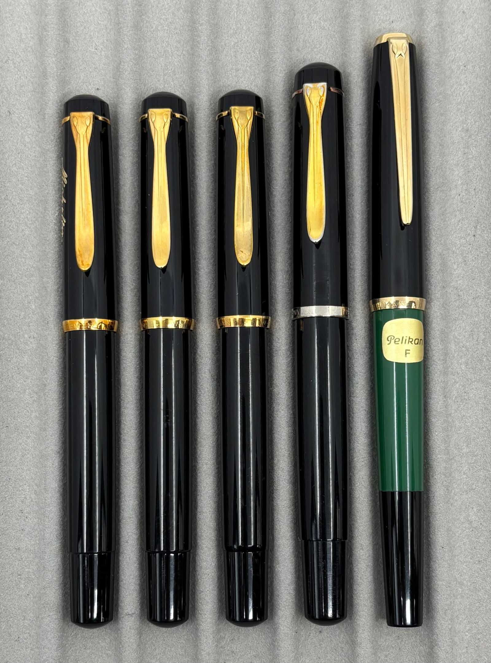 Pelikan Fountain Pens (5) & Tin Display Box (1 of 4)