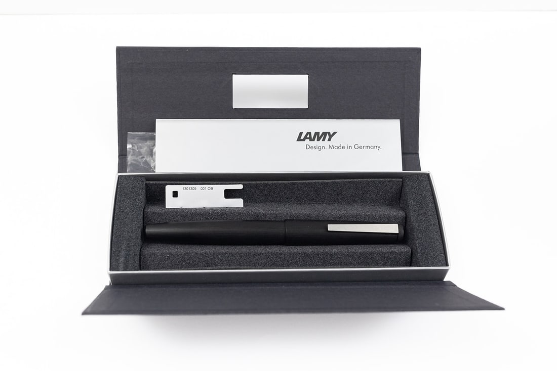 Lamy 2000 Fountain Pen Oblique Broad Nib, Boxed: Lamy 2000 Makrolon fountain pen with original box, papers, outer sleeve and sticker. This is the modern version of the original Lamy 2000 in Makrolon with stainless accents and oblique broad 14K nib.