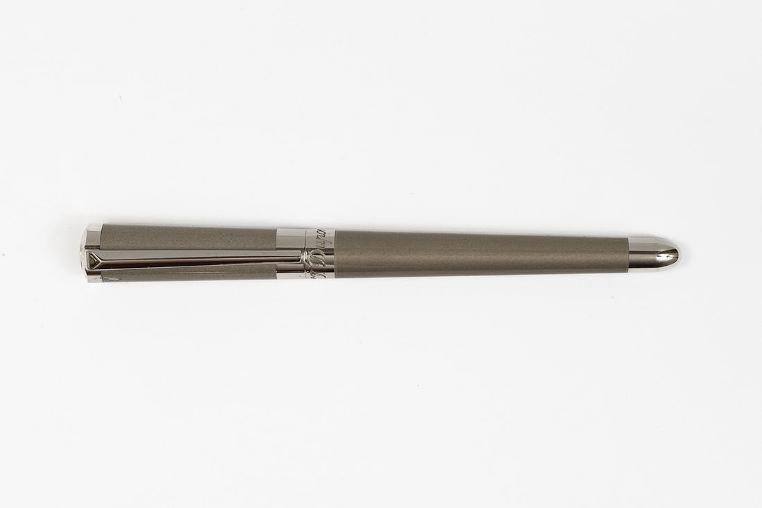 ST Dupont Liberte Pearly Moka & Palladium Fountain Pen: S.T. Dupont Liberte Pearly Moka and Palladium fountain pen in box, outer box and papers. Liberte in Pearly Moka, small spot of damage to finish near top edge of cap, 14K fine nib. Length 5 1/2”