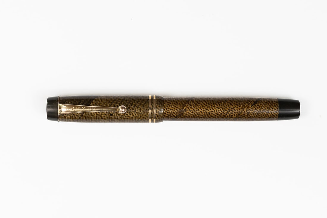 Parker Duofold Junior Black & Gold Herringbone Fountain Pen (1 of 3)