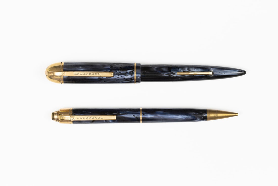 Wahl Eversharp Blue Moire Skyline Fountain Pen Set, Flawed: Wahl Eversharp Blue Moire Skyline fountain pen set. The Skyline was designed by Henry Dreyfuss, known for his streamlined locomotive designs, the Skyline captures these design elements in pen form. Th