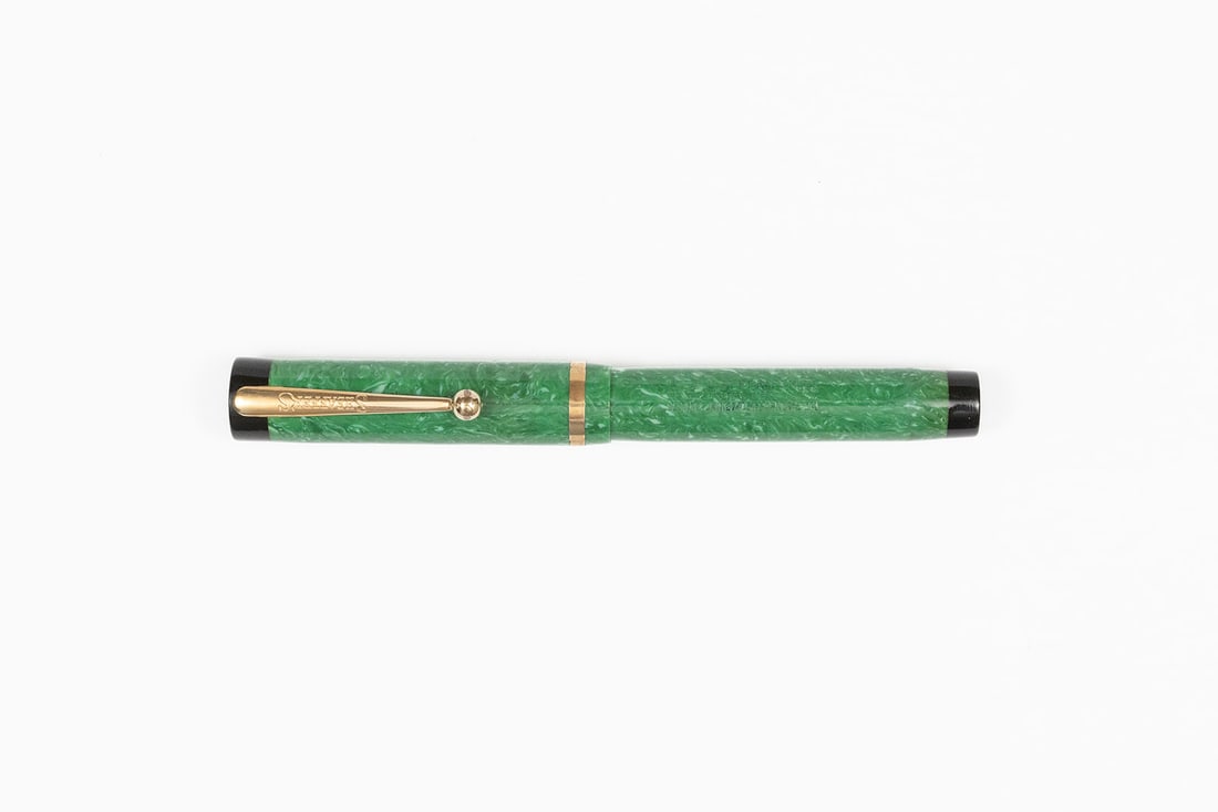 Sheaffer 5-30 Flattop Jade Green Fountain Pen: Sheaffer 5-30 flattop jade green fountain pen, circa 1925-1930. Sheaffer flattop pen in jade green, 5-30 model with typical black top and bottom and jade insert at top of cap though pen not marked 5-3