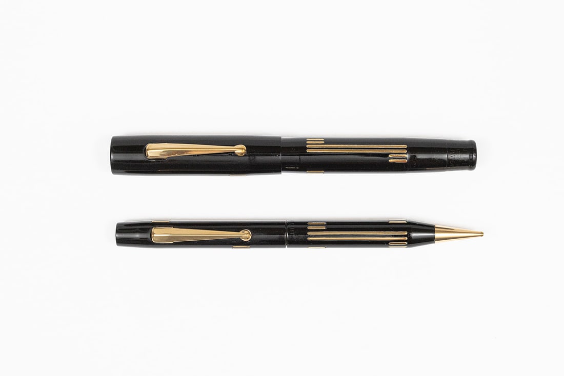 Chilton Wing-Flow N Pattern Gold Enamel Fountain Pen Set (1 of 4)