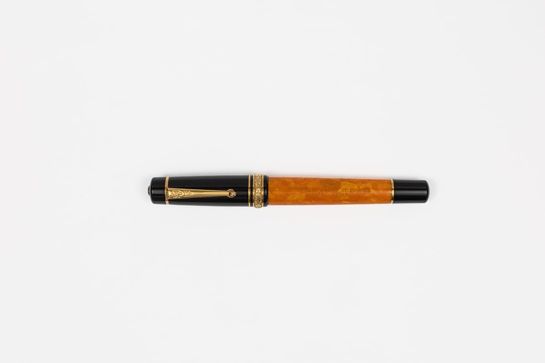 Delta Colosseum Diamond Celebration 18K Gold LE Fountain Pen: Delta Colosseum Diamond Celebration limited edition fountain pen, circa 1999. Limited to just 18 pens (14/18) the Diamond Celebration version of the Colosseum pen has solid 18K gold trim and diamond s