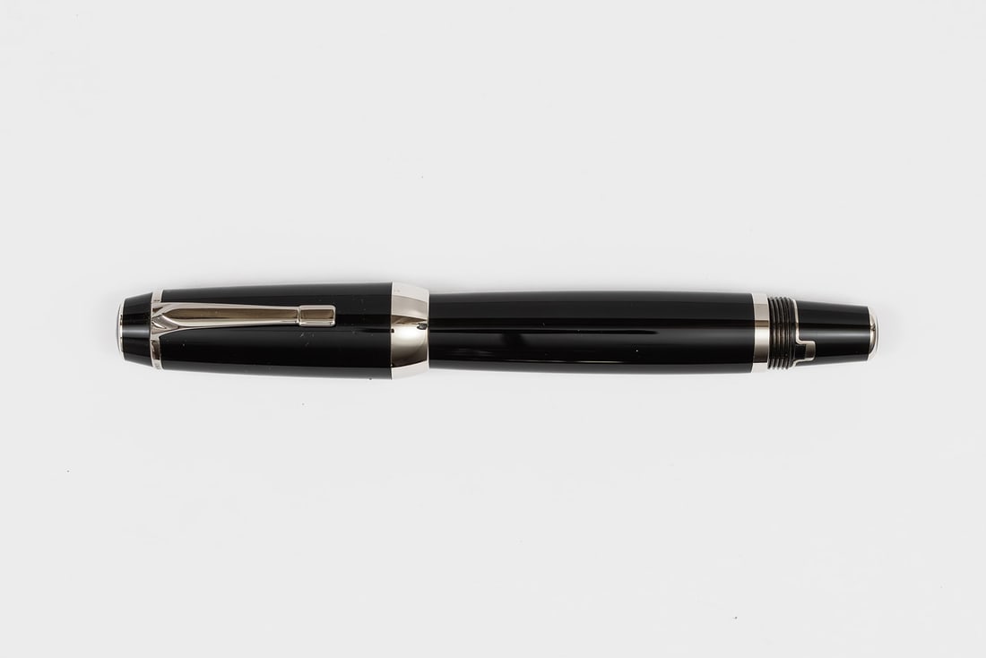 Montblanc Boheme Grand XL Platinum Plate Fountain Pen, Boxed (1 of 4)
