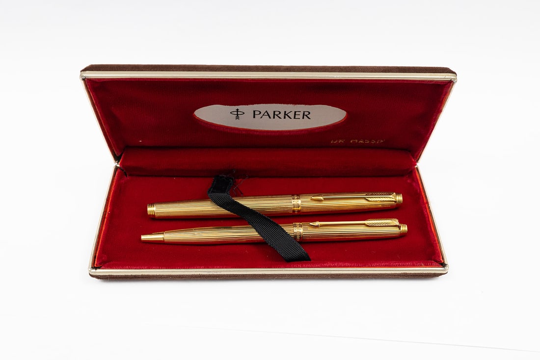 Parker 75 Godron 18K Solid Gold Presidential Fountain Pen Set (1 of 5)