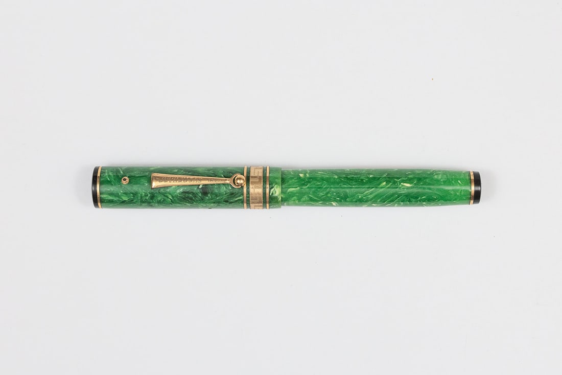 Wahl Eversharp Jade Green Oversized Fountain Pen: Wahl Eversharp oversized deco band jade green fountain pen, circa 1929-1930. Gold Seal oversized Grecian cap band, Gold Seal drilled, likely sold as late production model with correct Warranted 7 14K 